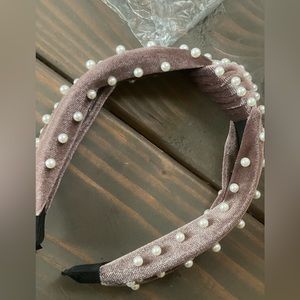 5 BRAND NEW Women’s Velvet & Pearl Headbands